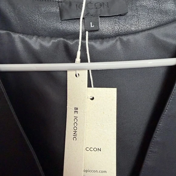 Women's Black Leather Vest - Picture 3 of 3